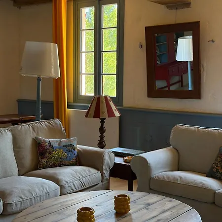 La Maison Rouge * Les Gonds